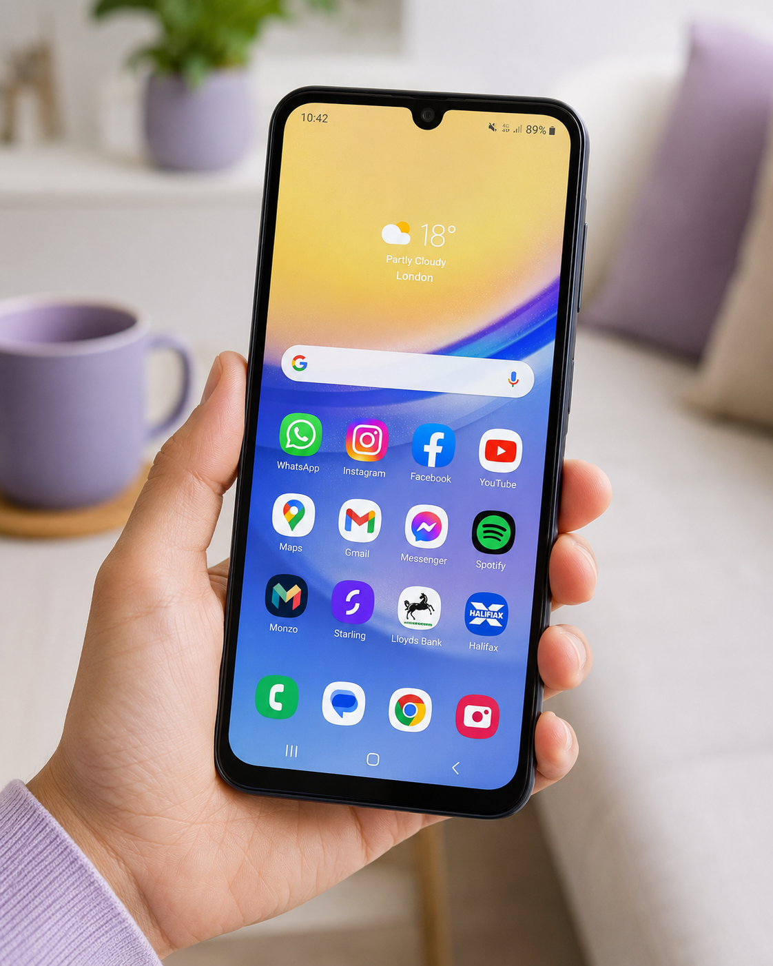 Celular 4G em uso cotidiano com aplicativos de redes sociais, banco e vídeos